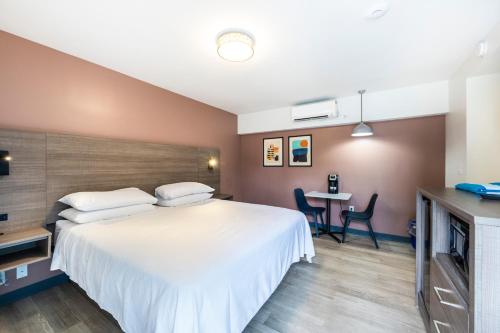 Postel nebo postele na pokoji v ubytování Rolo Beach Hotel