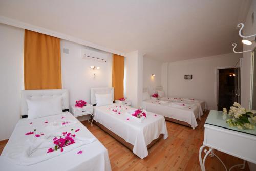 Ένα ή περισσότερα κρεβάτια σε δωμάτιο στο Neruda Hotel