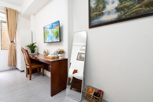a dining room with a table and a mirror at Galaxy Bùi Viện Home in Ho Chi Minh City