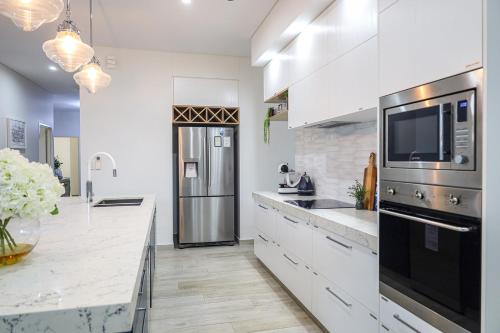 Cucina o angolo cottura di Aura Luxe Family Stay