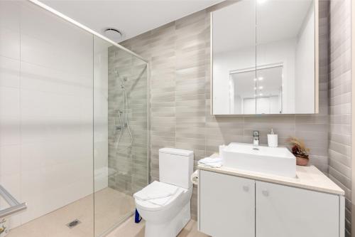 Koupelna v ubytování Stylish Turner Apt w Study Close to ANU n CBD