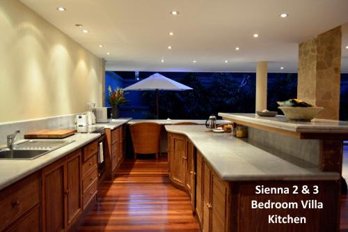 Dapur atau dapur kecil di Sienna Villas - CHSE Certified