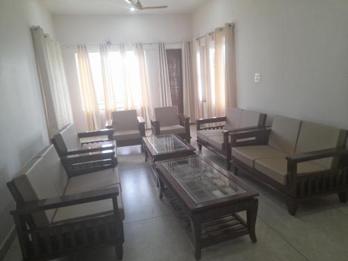 Zona de estar de Hotel Dharamshala Ayush Health Paradise
