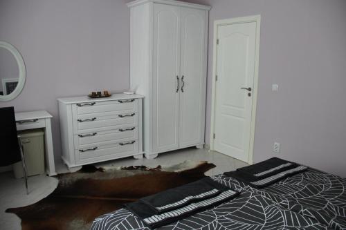 Llit o llits en una habitació de Karchevi Apartment