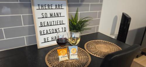 Nápoje v ubytování 4 Bedroom Flat - Sleeps 5 - Free Parking & Wifi - Warwickshire