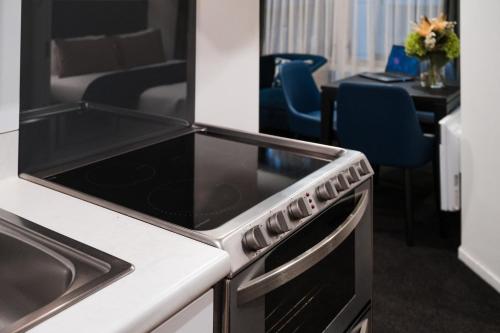 Ruang duduk di Gilmer Apartment Hotel