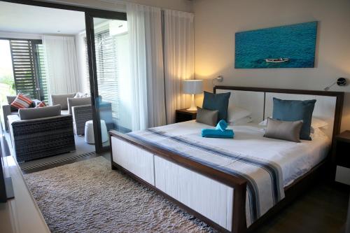 Postel nebo postele na pokoji v ubytování Sunset Coast Apartment