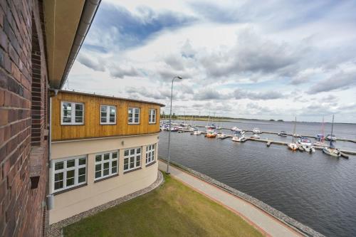 Výhled na řeku, která protéká v blízkosti hostelu