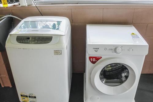 Gambar di galeri bagi Tiare Central 2BR Unit di Apia