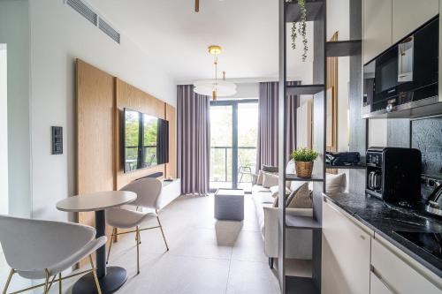 Η κουζίνα ή μικρή κουζίνα στο Shellter Apartments Rogowo