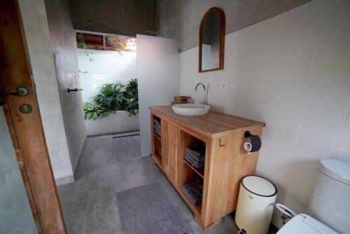 Η κουζίνα ή μικρή κουζίνα στο Villa Ari - 1BR with Private Pool in Amed