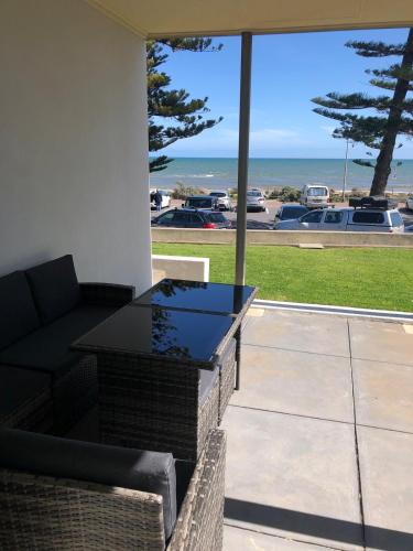 Coin salon dans l'établissement Absolute Beachfront, Adjacent Henley Square, Relax