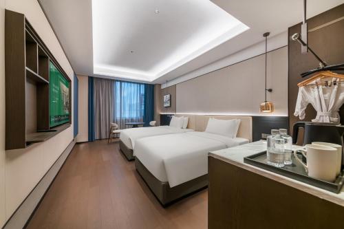 Postel nebo postele na pokoji v ubytování Royalton Hotel, Gongbei Port, Zhuhai