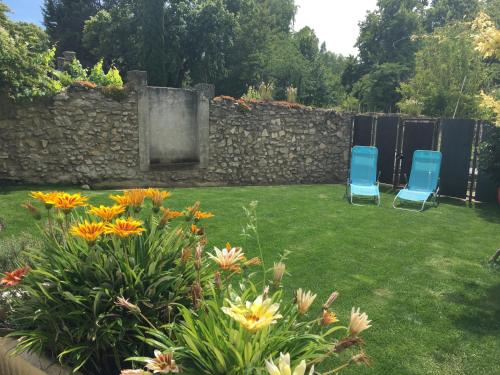 Afbeelding uit fotogalerij van Portail Du Ventoux Central Luxe Jardin Linge fourni in Malaucène