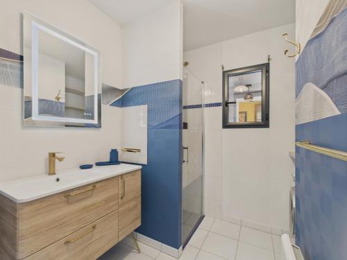 a bathroom with a sink and a shower at 300m plage - duplex avec jardin pour 4 in Sarzeau
