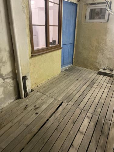 Fotografija u galeriji objekta Appartement meublé u gradu Ale