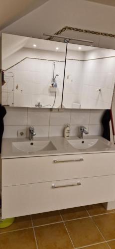 Bilik mandi di Spacious & Private Stay in Garliava