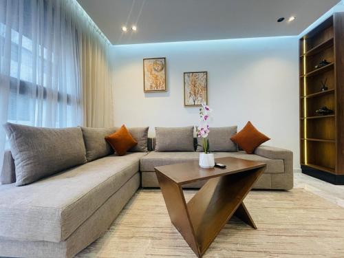Posezení v ubytování Luxurious new studio near Casa Finance City