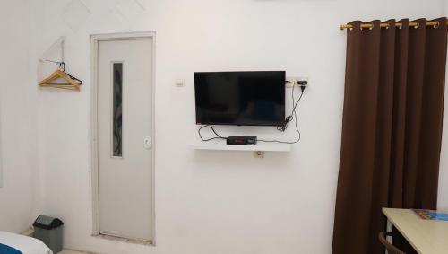 Μια τηλεόραση ή/και κέντρο ψυχαγωγίας στο Jazz Room Kampung Inggris Syariah