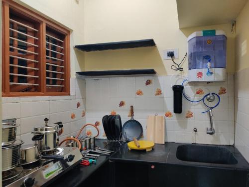 Fotografie z fotogalerie ubytování 2BHk Homestay Opp Mysore Zoo, Kamadhenu Homestay B v destinaci Maisúr