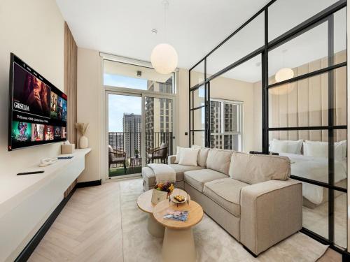 Stylish 1BR in Socio Pool, Cinema & Game Lounge