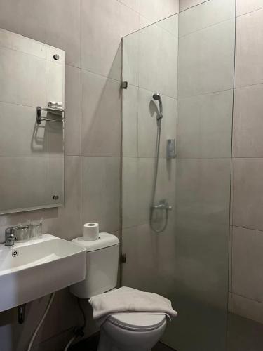 Phòng tắm tại Hotel Grand Panorama Lembang