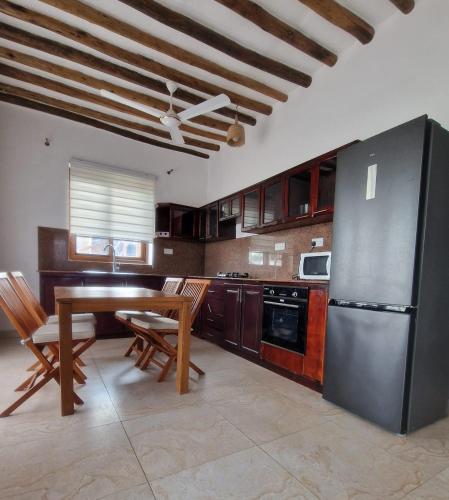 Dapur atau dapur kecil di Amini Villa