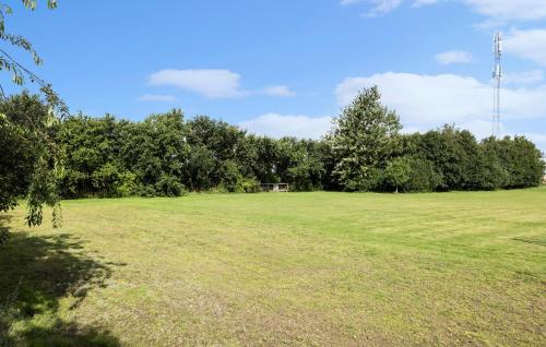 Zahrada ubytování Pet Friendly Home In Spøttrup With Wifi