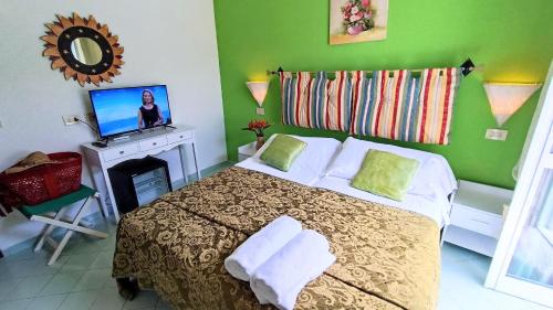 Postel nebo postele na pokoji v ubytování Hotel La Scogliera