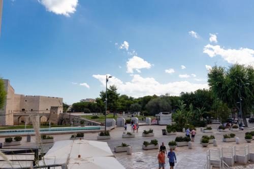a group of people walking around a courtyard at Manna Blue Sky - Exclusive Rooms in Barletta