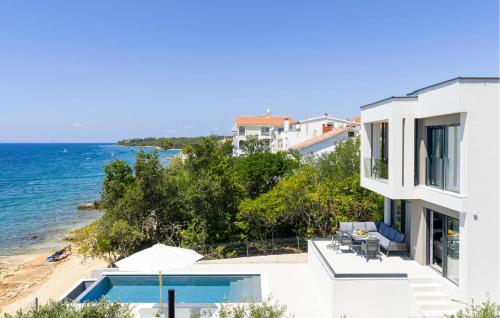 Luxurious Home In Kozino