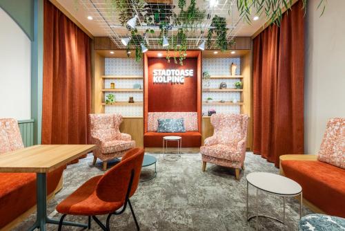 a waiting room with chairs and a table at Stadtoase Kolping Hotel in Linz