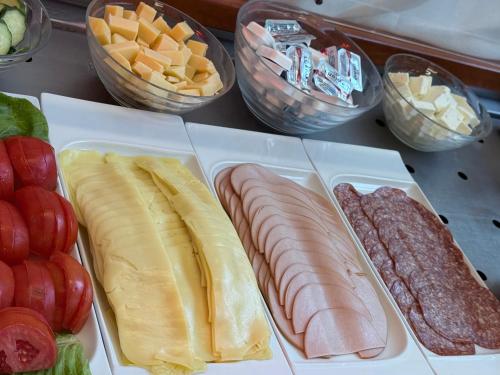 Comida en o cerca de este hotel