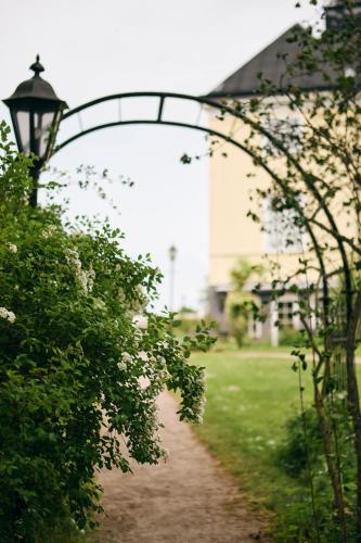 an archway with a street light next to a field at Rimforsa Strand in Rimforsa