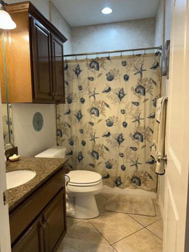 Ένα μπάνιο στο Beautiful 3 Bedroom Condo