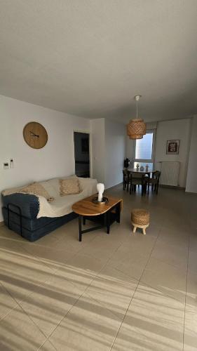 Charming 1 Bedroom Apartment with terrace air conditioning and private parking