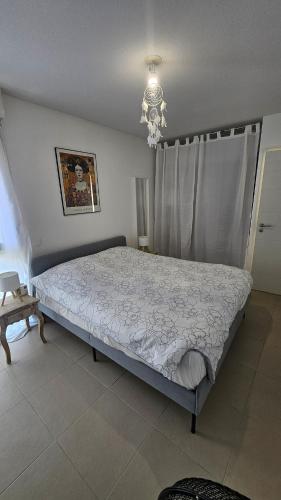 Charming 1 Bedroom Apartment with terrace air conditioning and private parking