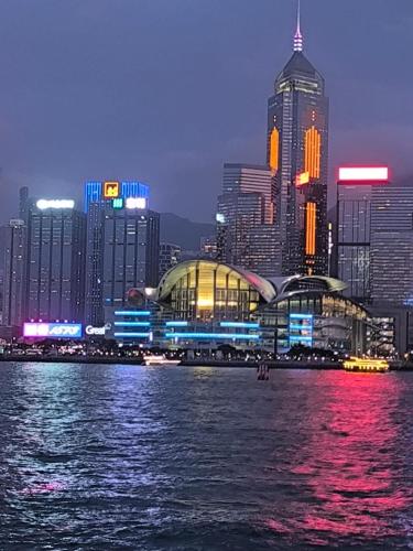 Nespecifikovaný výhled na destinaci Hongkong nebo výhled na město při pohledu z penzionu