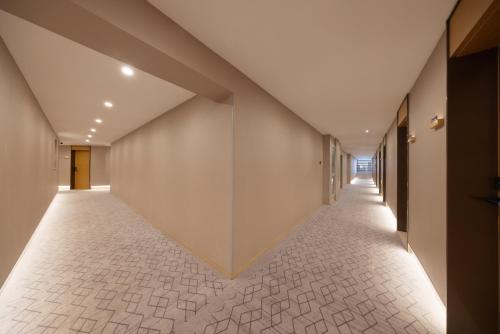 a corridor of a building with a large wall at Baiman Hotel Beijing International Exhibition Center Sanyuanqiao Branch in Beijing