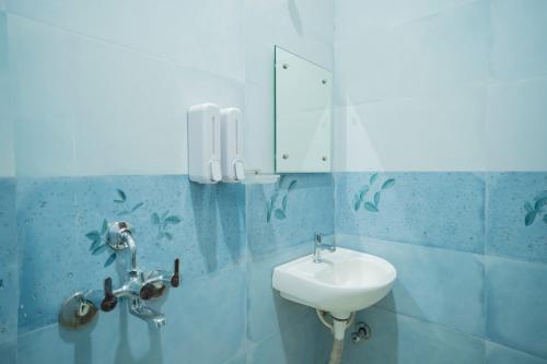 Koupelna v ubytování S S Hotels Bannerghatta