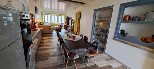 a kitchen and living room with a table and chairs at Casa Ciska in Redinha