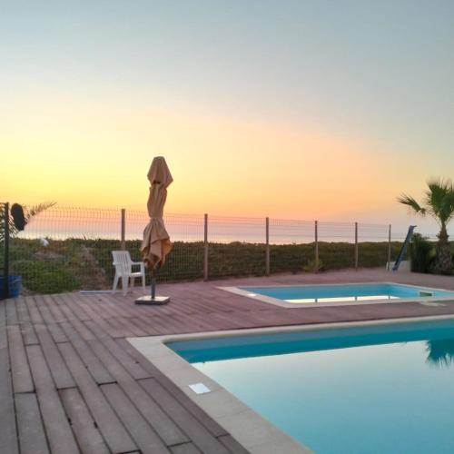 Swimmingpoolen hos eller tæt på Beachfront Dream, WaveHaus