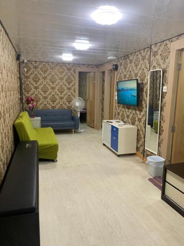 TV a/nebo společenská místnost v ubytování Manila Guest House