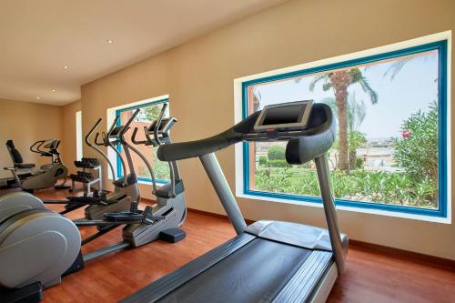 Fitness centrum a/nebo fitness zařízení v ubytování Sheraton Miramar Resort El Gouna