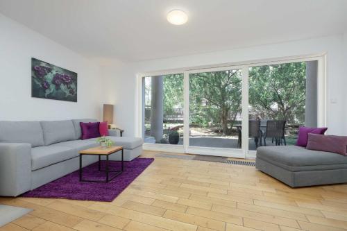 Lovely Apartment in Warsaw with Parking near Royal Baths Park by Noclegi Renters