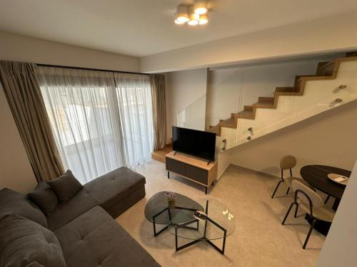Niarchos Elegant Maisonette