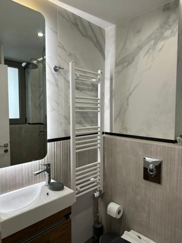 Niarchos Elegant Maisonette