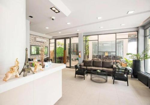 a living room with a couch and a table at Tara Park Resotel in Ban Talat Rangsit