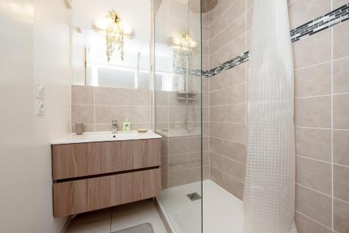 Koupelna v ubytování T2 balcon avec parking sécurisé et gratuit