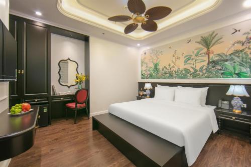 Postel nebo postele na pokoji v ubytování Royal Hotel - Vinhomes Ocean Park 3